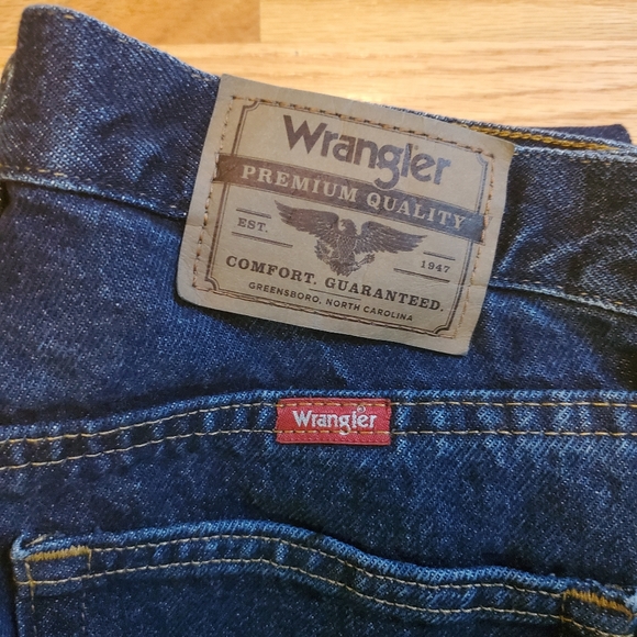 Wrangler Men's Regular Fit Jeans - Picture 2 of 6